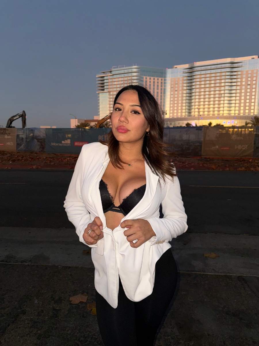 Take a pause and enjoy Ali Cruz — streaming from Hyderabad