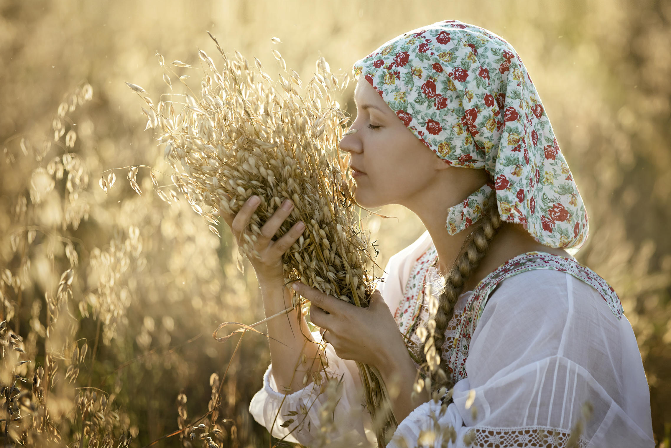 Photo Women in Slavic costumes in Hyderabad